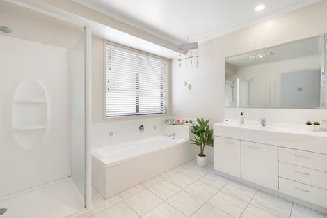 Photo of property in 102 Doncaster Drive, Papamoa Beach, Papamoa, 3118