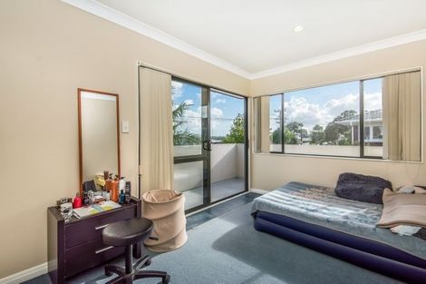 Photo of property in 2/49 College Road, Northcote, Auckland, 0627