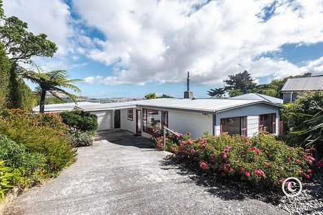 Photo of property in 15 Ruskin Road, Newlands, Wellington, 6037