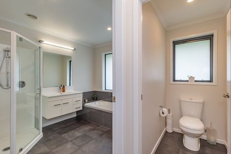 Photo of property in 52 Garth Road, Levin, 5571