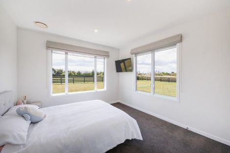 Photo of property in 33 Hartwell Drive, Kelvin Grove, Palmerston North, 4470