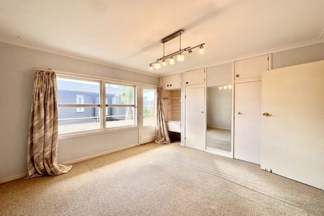 Photo of property in 13 Peter Terrace, Castor Bay, Auckland, 0620