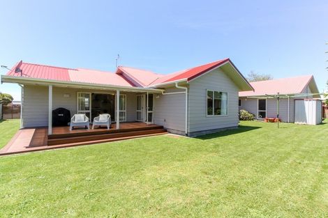 Photo of property in 18 Veale Road, Frankleigh Park, New Plymouth, 4310
