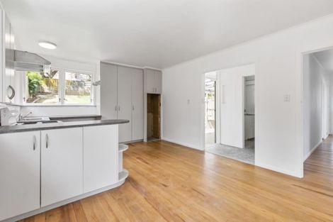 Photo of property in 68 Selwyn Crescent, Forrest Hill, Auckland, 0620