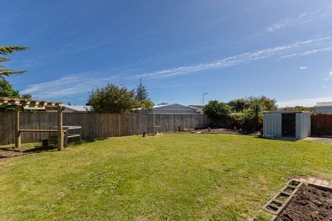 Photo of property in 11 Atua Street, Waikanae Beach, Waikanae, 5036