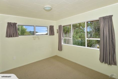 Photo of property in 1 Curlew Place, One Tree Point, 0118