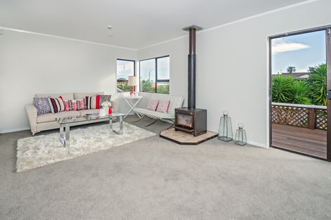 Photo of property in 199 Carnoustie Drive, Wattle Downs, Auckland, 2103