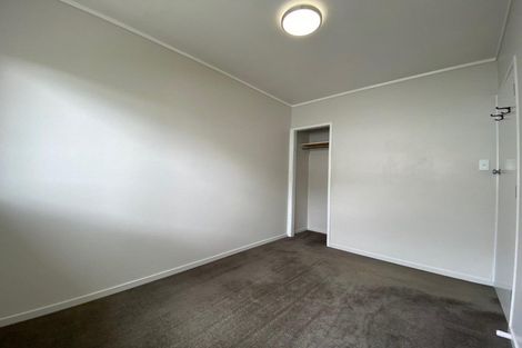 Photo of property in 1/2 Scarboro Terrace, Murrays Bay, Auckland, 0630
