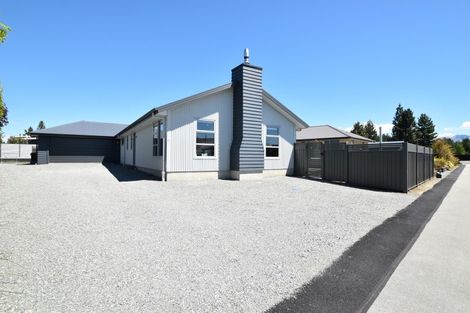 Photo of property in 17 Rhoboro Road, Twizel, 7901