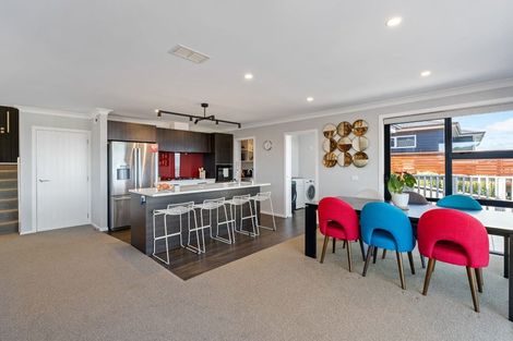 Photo of property in 2 Cessna Way, Newlands, Wellington, 6037