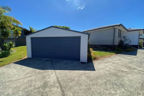 Photo of property in 15 Foyle Place, Glendene, Auckland, 0602