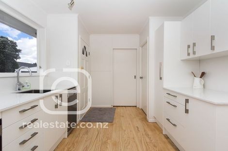 Photo of property in 8 Kea Place, Mangere Bridge, Auckland, 2022