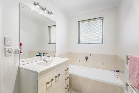 Photo of property in 1/22 Ellenbury Place, Stanmore Bay, Whangaparaoa, 0932