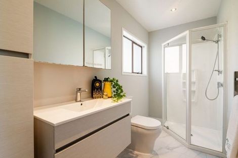 Photo of property in 9 Malters Place, Browns Bay, Auckland, 0630