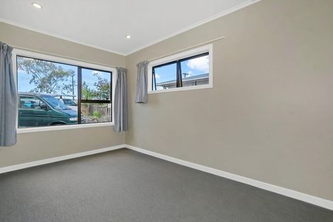 Photo of property in 19 Birdwood Road, Swanson, Auckland, 0612