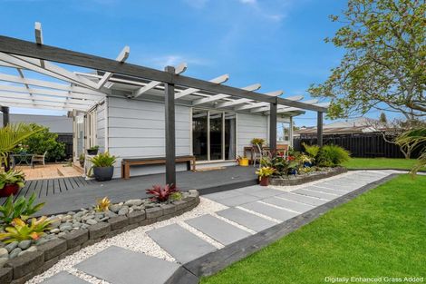 Photo of property in 2/1 Woodside Road, Massey, Auckland, 0614