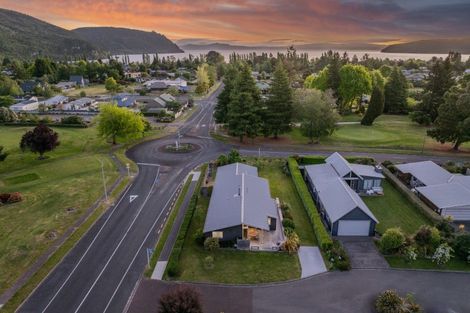 Photo of property in 1 Seagers Close, Kinloch, Taupo, 3377