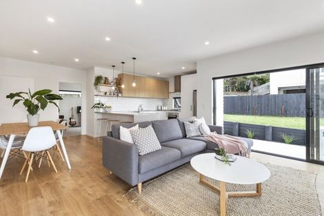 Photo of property in 1 Eric Gifford Drive, Ranui, Auckland, 0612