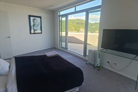Photo of property in 114 The Esplanade, Houghton Bay, Wellington, 6023