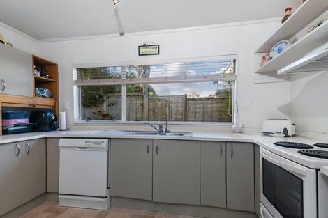 Photo of property in 2/94 Nigel Road, Browns Bay, Auckland, 0630