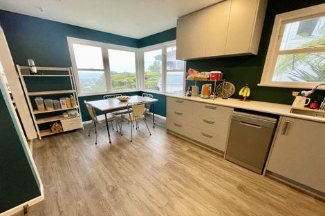 Photo of property in 19 Salford Street, Newlands, Wellington, 6037