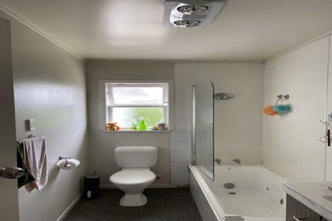 Photo of property in 122 Mahia Road, Wattle Downs, Auckland, 2103