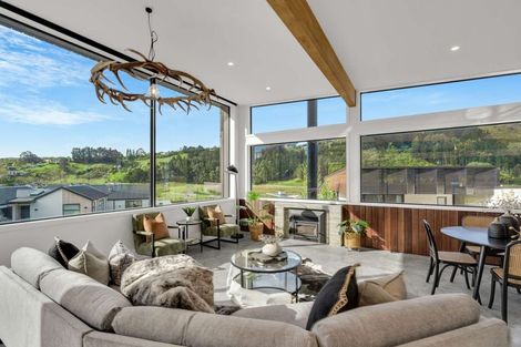 Photo of property in 13 Round Hill Rise, Cracroft, Christchurch, 8022