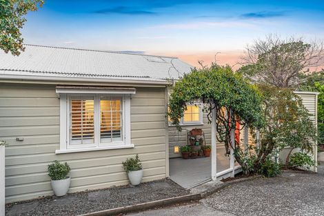 Photo of property in 10a Waterview Road, Stanley Point, Auckland, 0624