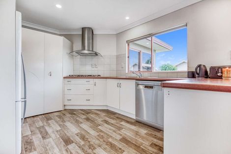 Photo of property in 13 Brookesmith Drive, Waiuku, 2123