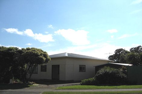 Photo of property in 16 Ashton Terrace, Castlecliff, Whanganui, 4501
