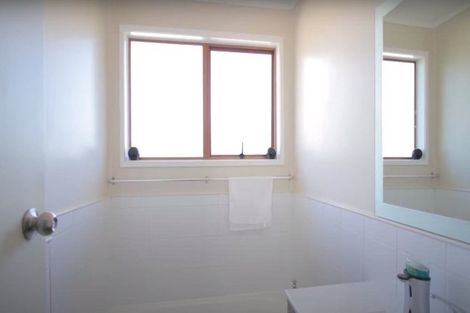 Photo of property in 6 Lyren Place, Half Moon Bay, Auckland, 2012