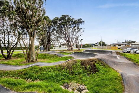 Photo of property in 25 Longfellow Road, Opunake, 4616