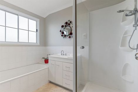 Photo of property in 65 Aviemore Drive, Highland Park, Auckland, 2010