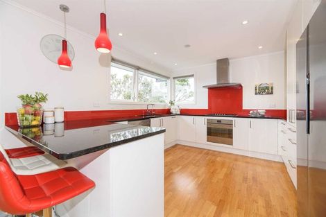 Photo of property in 6 Ravenwood Drive, Forrest Hill, Auckland, 0620