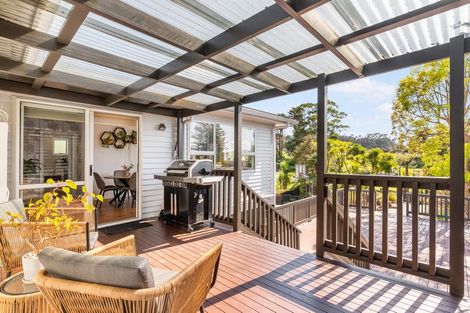 Photo of property in 18 Grassmere Road, Henderson Valley, Auckland, 0612