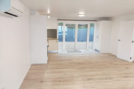 Photo of property in 32a Wade River Road, Stanmore Bay, Whangaparaoa, 0932