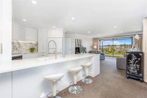 Photo of property in 72 Kittiwake Drive, Schnapper Rock, Auckland, 0632