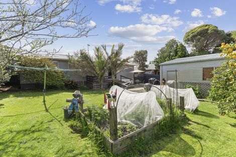 Photo of property in 6 Robert Grove, Paraparaumu, 5032