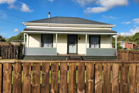 Photo of property in 26 Ross Street, Woodville, 4920