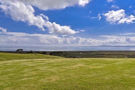 Photo of property in 1880 South Head Road, South Head, Helensville, 0874