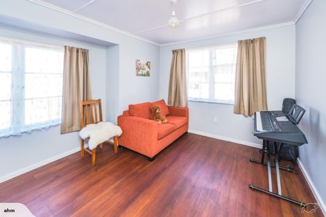 Photo of property in 10 Maire Street, Gonville, Whanganui, 4501