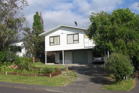 Photo of property in 4 Normanton Street, Glenfield, Auckland, 0629