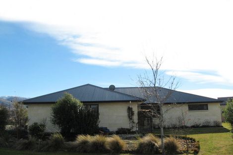 Photo of property in 2 Matthews Crescent, Cromwell, 9310