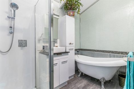 Photo of property in 50 Bays Road, Orere Point, Papakura, 2585