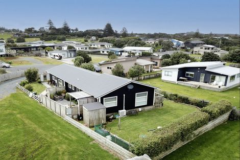 Photo of property in 3 Tua Tua Place, Baylys Beach, Dargaville, 0377
