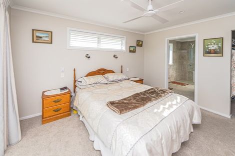 Photo of property in 37 Golf Vue Place, Castlecliff, Whanganui, 4501