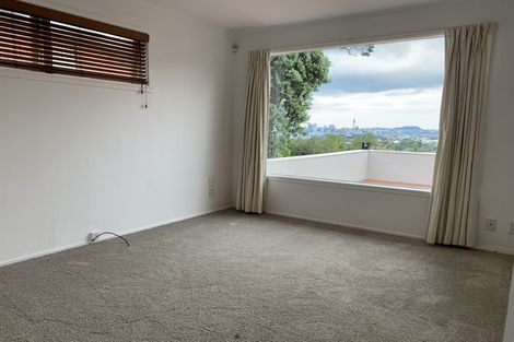 Photo of property in 115 Pupuke Road, Northcote, Auckland, 0627