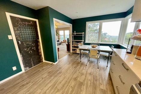 Photo of property in 19 Salford Street, Newlands, Wellington, 6037