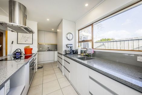 Photo of property in 2/13 Phoenix Place, Papatoetoe, Auckland, 2025