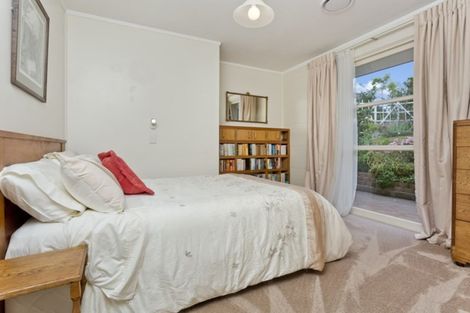 Photo of property in 547 Glenfield Road, Glenfield, Auckland, 0629